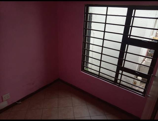 6 BEDROOM HOUSE FOR SALE IN COSMO CITY
